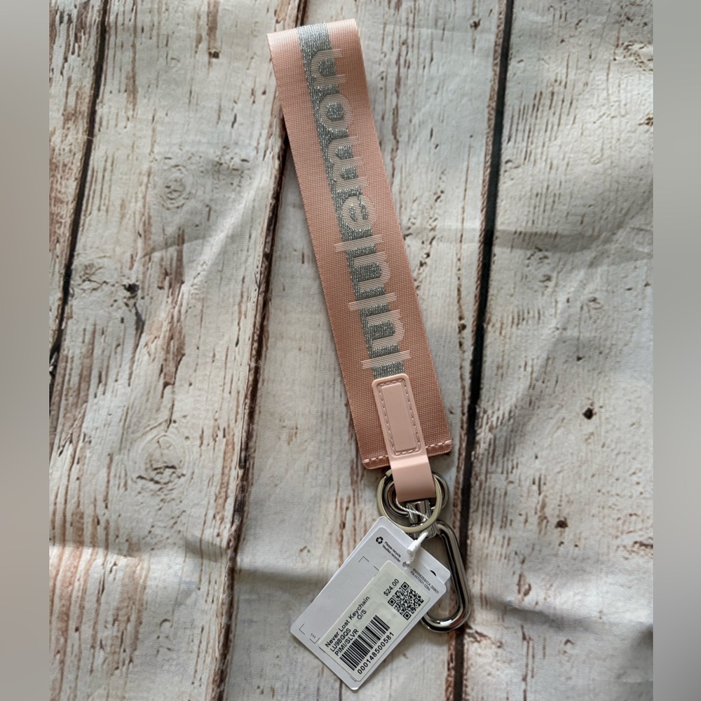 Lululemon Never Lost Keychain Pink Mist/Silver